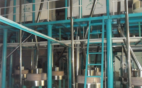 河南安陽客戶30噸面粉加工成套設備生產現場
